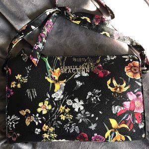 Kenneth Cole Reaction 👛 | Floral Cross Body Bag🌺
